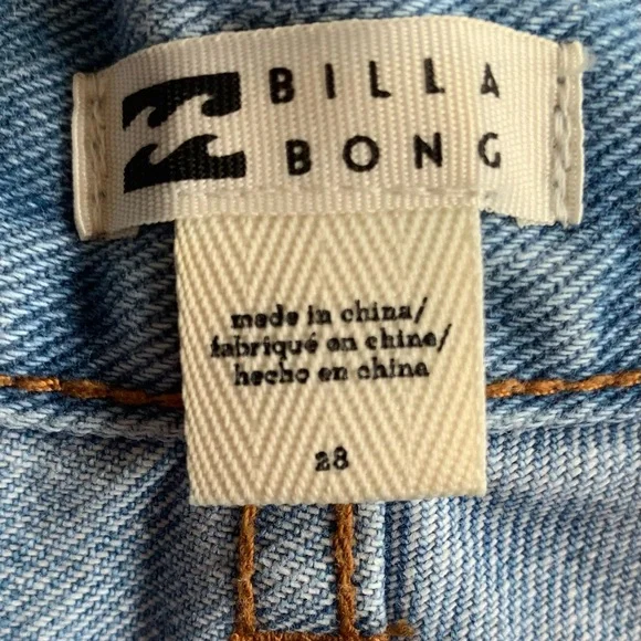 EUC Womens Billabong Size 28  Jean Shorts Women - Distressed - Picture 5 of 10